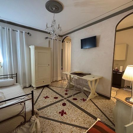 Palazzo Mari Suite & Rooms B&B Montevarchi Exterior photo