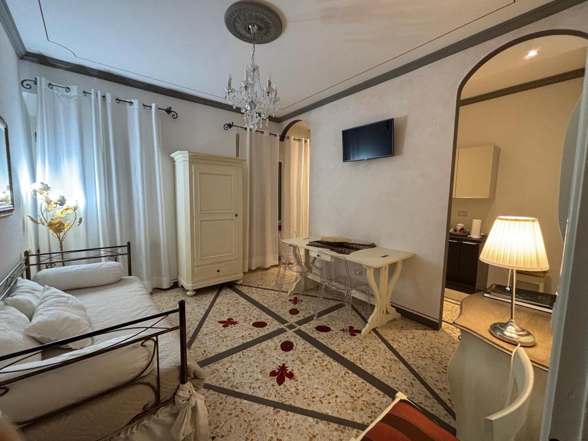 Palazzo Mari Suite & Rooms B&B Montevarchi Exterior photo