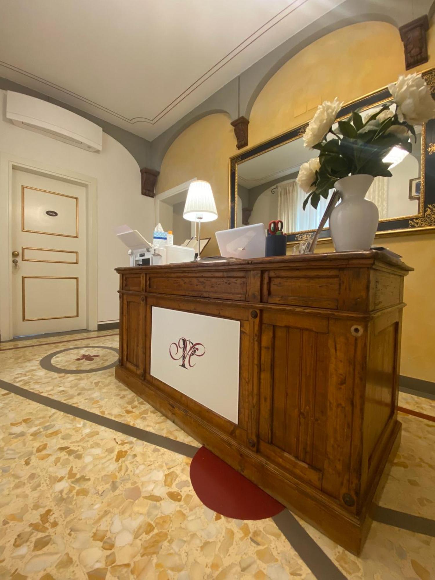 Palazzo Mari Suite & Rooms B&B Montevarchi Exterior photo